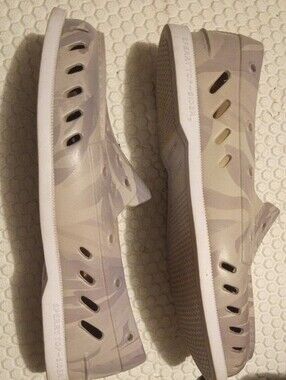Sperry Women's Slip-On Water Flats in Light Gray/Beige